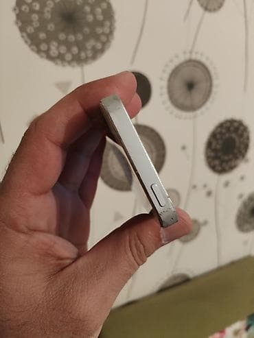 ipad 9 lalafo: IPhone 5s, 32 GB, Desert Titanium, Barmaq izi — 6