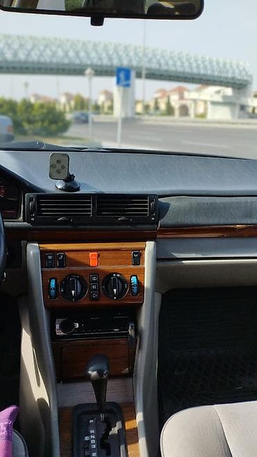 mersedes cewka: Mercedes-Benz 220: 2.2 l | 1994 il Sedan — 9