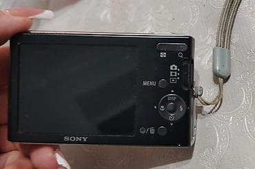Sony rəqəmsal fotoaparat - Kompakt gövdə, arxa tərəfdə iri LCD ekran
