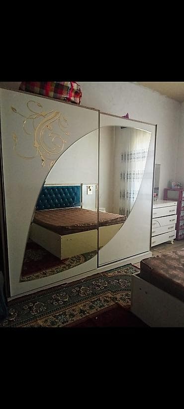 Şkaf 180 azn çox böyük və genişdi əla materialdı apilka deyil