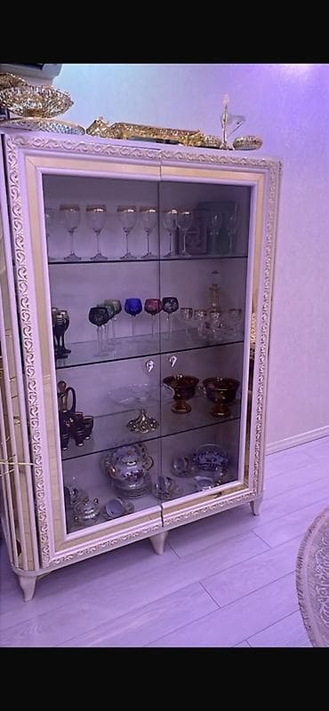 Витрины-шкафы: Стеклянная витрина-шкаф, Б/у — 1