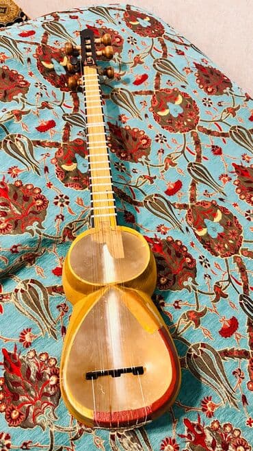 qara tut: Məhsul: Tar (Azərbaycan milli simli musiqi aləti) Təsvir: - Korpus — 2