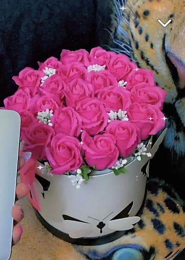 Dekorativ gül kompozisiyası – qutu içində çəhrayı güllər - Tərkib