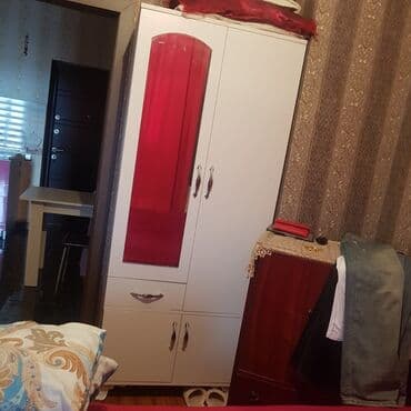 təzə dolablar: Açılan, 3 qapılı Düz dolab, Qarderob, paltar dolabı — 1