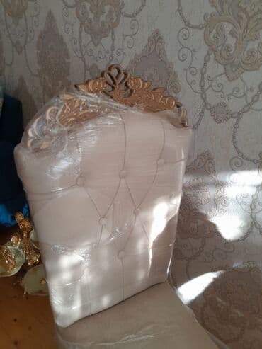 resepşn stolu: Qonaq otağı üçün, Yeni, Açılmayan, Dördbucaq masa, 8 stul — 4