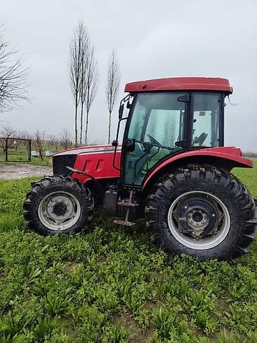 turbo az oka: Qırmızı kabinəli təkərli traktor Xüsusiyyətlər: - Tam qapalı — 4