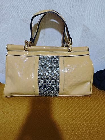 hesir sumka: Biri 8 manat. 3 sumkadan başqa, qalanlarının her biri 8 manat — 5