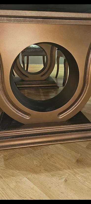 Masalar və oturacaqlar: Masa dəsdi təcili satılır demək olar təzə kimidir 6200 ə alınıb 2000 — 2