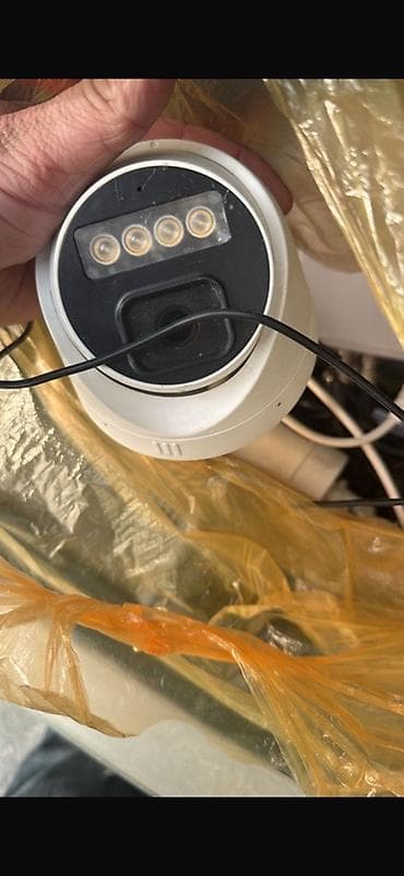 hikvision kamera: Hikvision videomüşahidə sistemi komplekti 4 eded kameradi Tərkib: - — 4