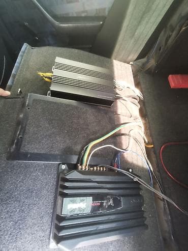 səs gucləndirci: Avtomobil üçün komplekt audio sistemi - 2 ədəd gücləndirici: - — 1