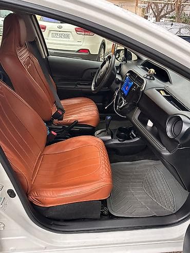 avto 444: Toyota Aqua: 1.5 l | 2018 il — 10