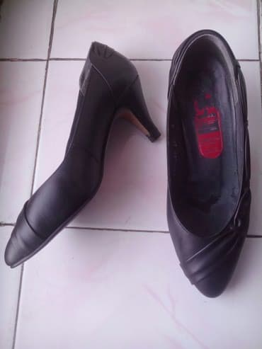 женские балетки с перфорацией: Туфли, Размер: 37.5, цвет - Черный, Б/у — 2