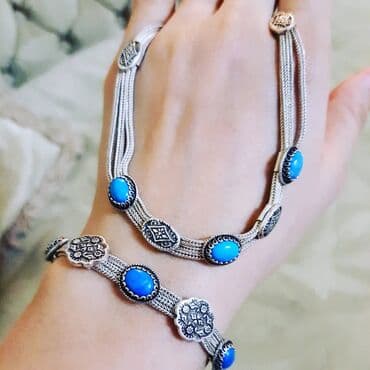 gumuş bilərziklər: Dəstə daxildir: Bilərzik, Boyunbağı, Gümüş, 925 Əyar — 1