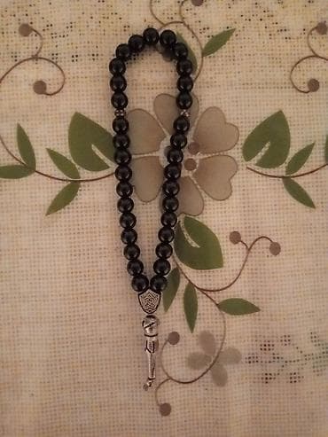 Qara muncuqlu təsbeh - Material: parlaq qara muncuqlar, metal ara