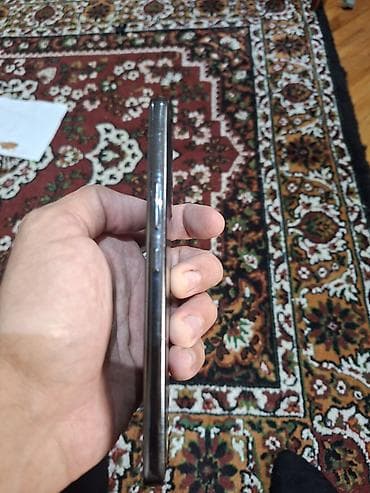 qulaqliq temiri: Məhsul: Smartfon (şüşə arxa və metal çərçivə) Təsvir: - Yanlardan — 3