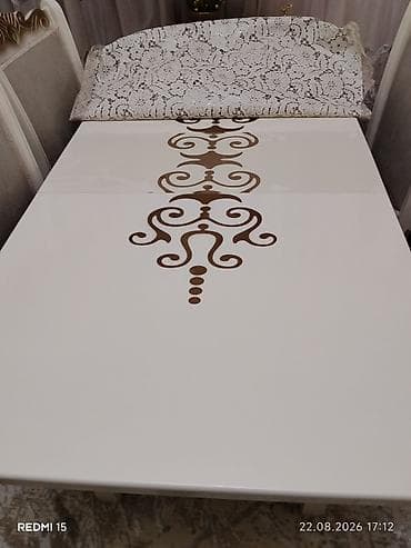 tek oturacaq: Açılan süfrə masası - Rəng: krem/ivori, üstündə qızılı ornament naxış — 1