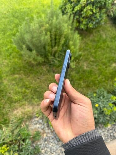 iphone 15 divar kağızları: IPhone 15 Pro, Göy, Face ID — 1