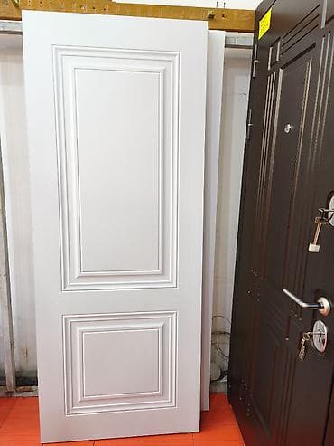 Ağ rəngdə interyer qapı paneli - Klassik üslub: üç hissəli relyef at lalafo.az Ağ rəngdə interyer qapı paneli - Klassik üslub: üç hissəli relyef