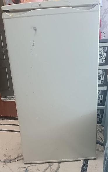 mini soyuducu satilir: Kompakt tək qapılı mini soyuducu - Aşağı hündürlüklü, kompakt korpus — 1