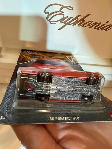 mini disk: Hot Wheels Silver Series – ‘66 Pontiac GTO die-cast model chase - — 2