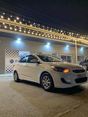 qazel satış: Hyundai Accent sedan — ağ rəng, 4 qapı, kompakt şəhər avtomobili — 1