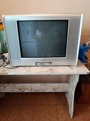 Televizorlar: Sony WEGA kineskop televizor - Ekran: təxminən 21 düym (4:3 nisbəti) — 1