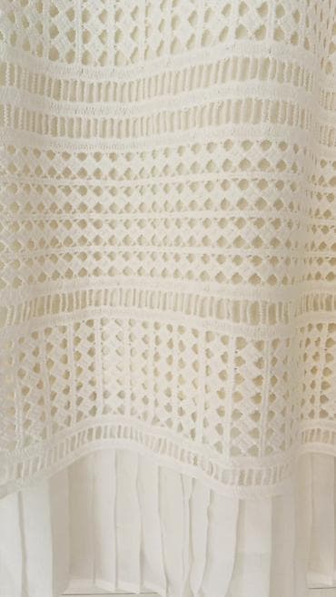 qadınlar üçün krujevalı maskalar: Ağ rəngli zərif qadın bluzası - Üst hissə: nəfəsalan, fakturalı — 3