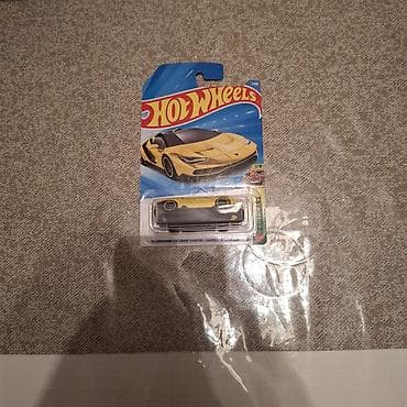 Hot Wheels kolleksiya dəsti – 6 ədəd die-cast model (1:64) Dəstdə