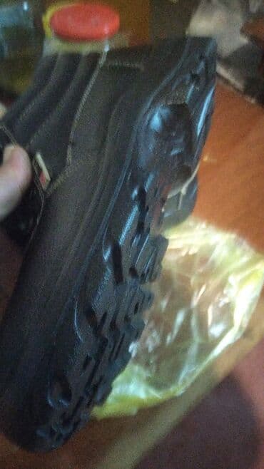 Ayaqqabılar: Məhsul: İşçi ayaqqabısı (qoruyucu bot) батинка железа зашитны. 15 — 3