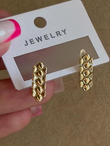 devit 3: Sırğalar tək qiymət -3,50azn Təsvir: - Rənglər: rose gold,qızıl,gümüş — 2