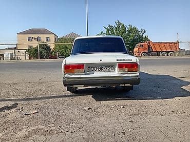 vaz 2107 ucun: Avtomobil: Lada 2107, ağ rəng, sedan kuzov Mühərrik və ötürücü: - — 3