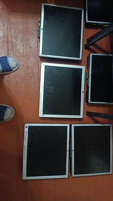 manitor: Dell 17" LCD monitor - Model: Dell E176FPf (arxa qapaqda qeyd olunub) — 3