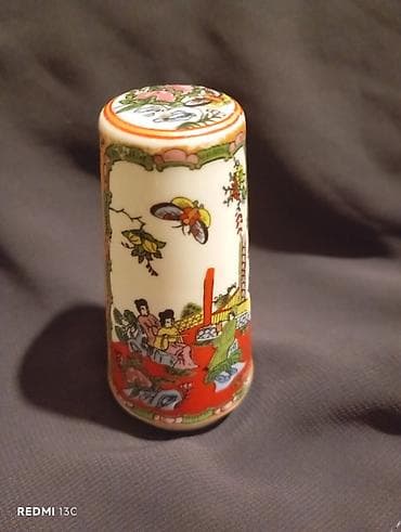 Çini duz səpən (duz qabı) - Material: porselen/çini - Forma — 1
