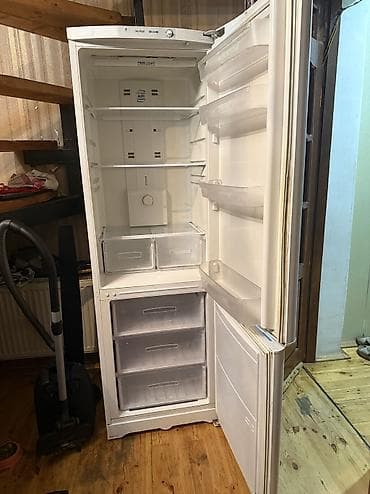 mətbəx peci: Xarab 1 qapılı Indesit Soyuducu Satılır, rəng - Ağ, Dolab içi — 5