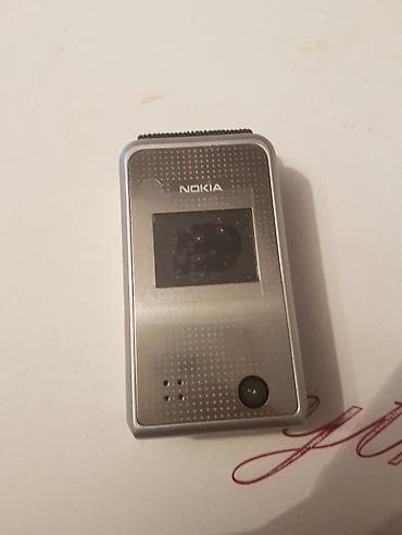 Antik madel telefon tam idial veziyetdei qesheng ishdiyir — 1