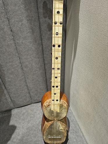 Saz – tar tipli milli simli musiqi aləti - Korpus: iki hissəli, armud — 4