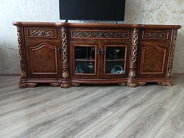 Klassik üslubda bəzədilmiş mebel dəsti - Komod/TV tumba: Zəngin