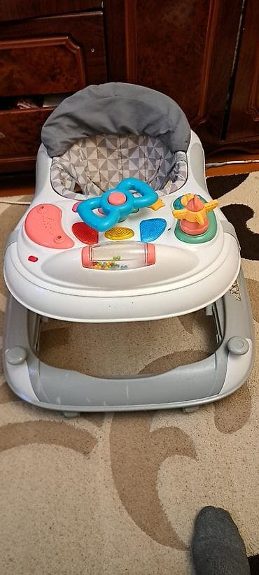 Uşaq gəzdiricisi (walker) - Rənglər: ağ-boz konstruksiya, rəngli