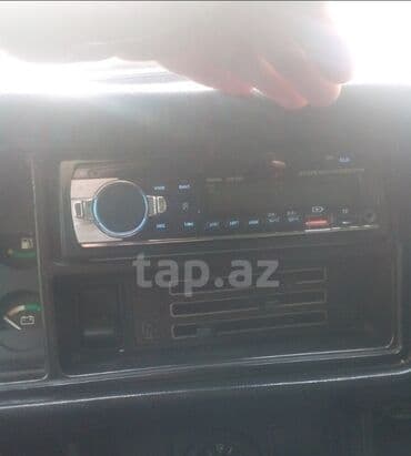 Gencede satilir avto maqintafon USB gedir Aux gedir Mikro kart gedir