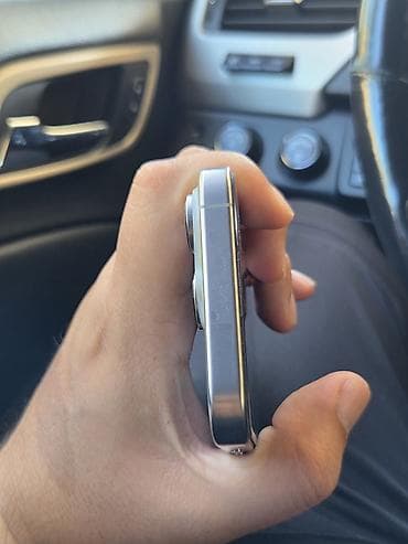 philips xenium 9@9d: IPhone 16 Pro, 256 GB, Natural Titanium, Face ID — 4
