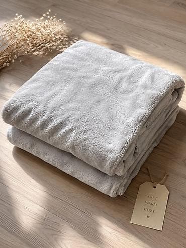 Yumuşaq flanel/plyuş materialdan açıq boz rəngli pled/örtük. - Rəng