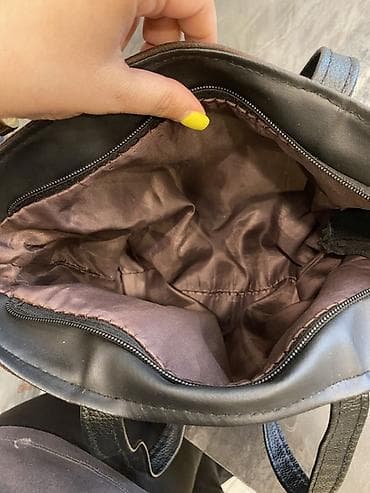 Сумки: Chanel tote çantası – qəhvəyi süet gövdə, qara dəri qolbaqlar və ön — 4
