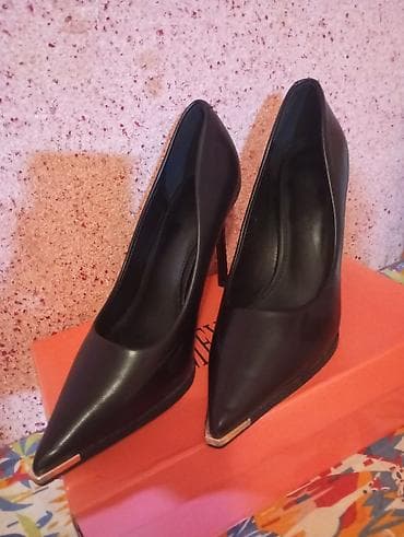 qara etek: Qadın klassik tufliləri - Rəng: qara - Model: şüşburun, stiletto - — 2