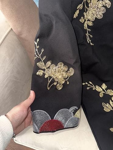 xp qizil: Qadın üçün zərif naxışlı tunika/kardiqan Marka: CHİLİA Luxury Wear - — 2