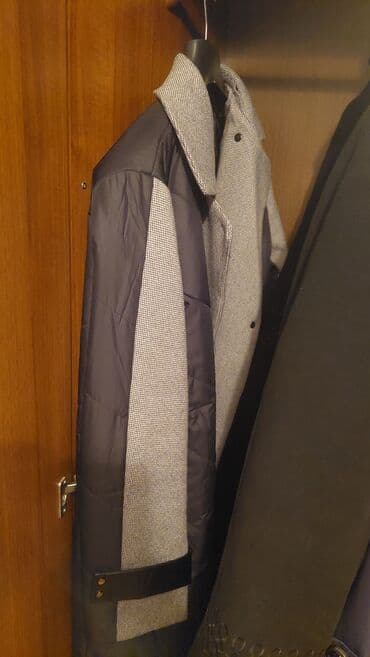 Kişi Geyimləri: 56-58 razmerdir. 100-110 kq qadina gedir. 2-3 defe geyinilib. Teze — 1