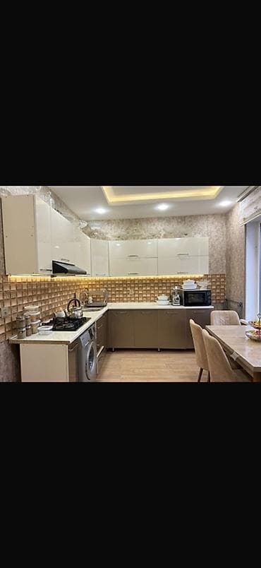 peredok 07 sekilleri: Müasir üslubda hazırlanmış künc mətbəx mebeli. Dəst parlaq ağ üst — 1