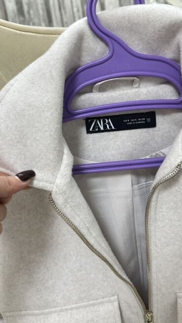 jaketler qadin ucun: ZARA qadın jaketi - Model: qısa kəsimli, klassik yaxalı - Rəng: açıq — 3