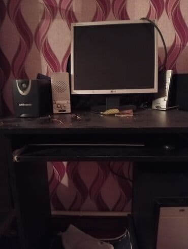 işlənmiş kompyuter: Stolüstü kompüter dəsti Tərkibi: - Sistem bloku (qara/gümüş rəngdə — 2