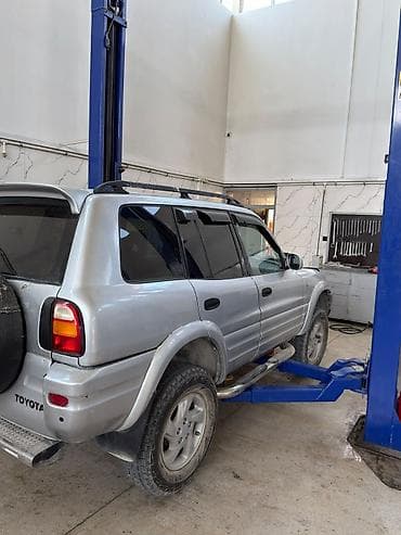 yalquzaq moto: Toyota RAV4 avtomobili. Ekatek mator remen qırılıb. il-1996 — 2