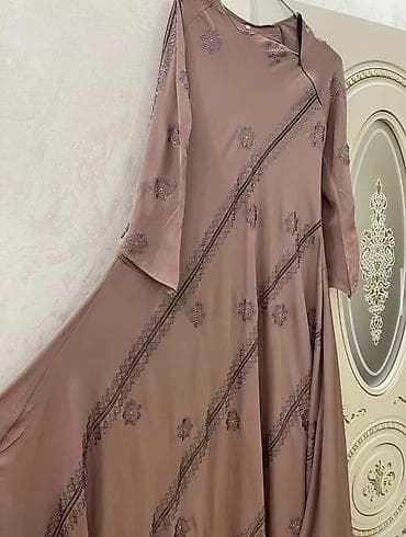 Səudiyyə ərəbistandan alınıb,2-3 dəfə geyinilib,üzərində eyni rəng